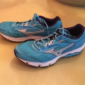 Mizuno running shoes wave legend 3 size 8.5